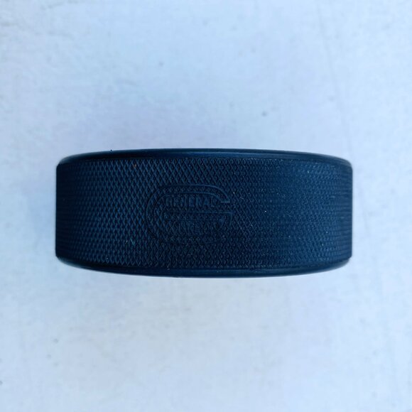 Vintage PITTSBURGH PENGUINS NHL Official Game Hockey Puck by General Tire - Picture 4 of 4